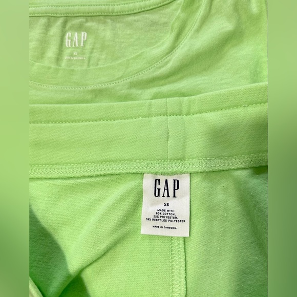 Gap Tee Shirt and Short Set Female Size XS Neon Green - Picture 5 of 6